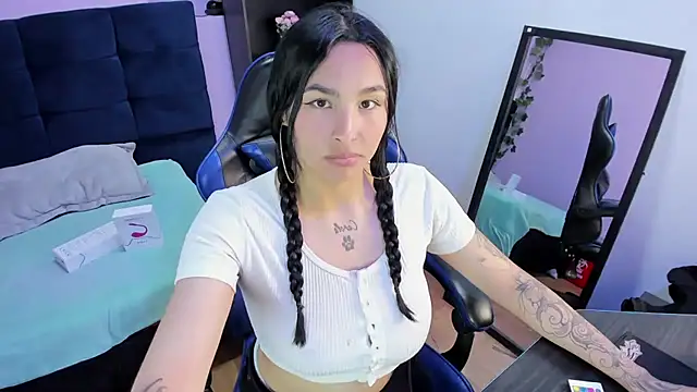 ChloeeTompson  online show from October 22, 12:22 am