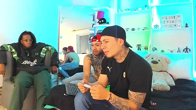 Snapshot of _tatho_perovich_ chatting on December 19, 4:34 am tatho perovich online show from December 19, 4:34 am