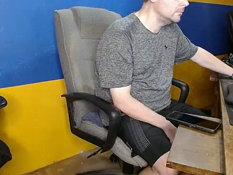 shyhuskyguy online show from January 16, 4:38 am