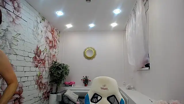 Snapshot of Cutie_Asya chatting on October 13, 4:45 am Cutie Asya online show from October 13, 4:45 am