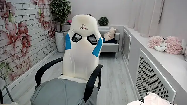 Snapshot of Cutie_Asya chatting on October 16, 4:24 am Cutie Asya online show from October 16, 4:24 am