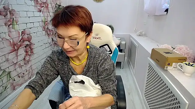 Snapshot of Cutie_Asya chatting on October 20, 4:35 am Cutie Asya online show from October 20, 4:35 am