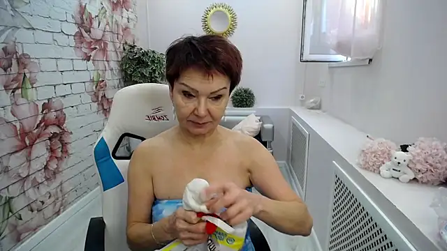 Snapshot of Cutie_Asya chatting on October 22, 4:24 am Cutie Asya online show from October 22, 4:24 am