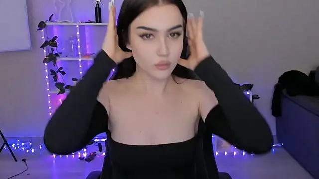 Melanie N online show from December 3, 2:27 pm