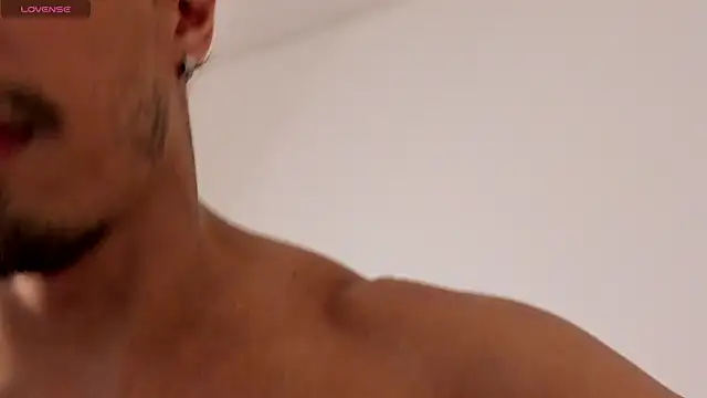 Lorenzoferrec online show from December 16, 12:04 am