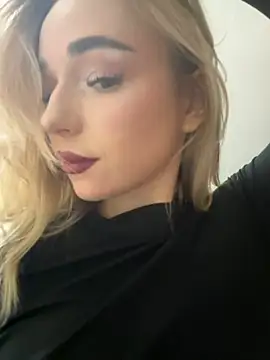 Snapshot of Eva_Millss chatting on December 22, 1:11 pm Eva Millss online show from December 22, 1:11 pm