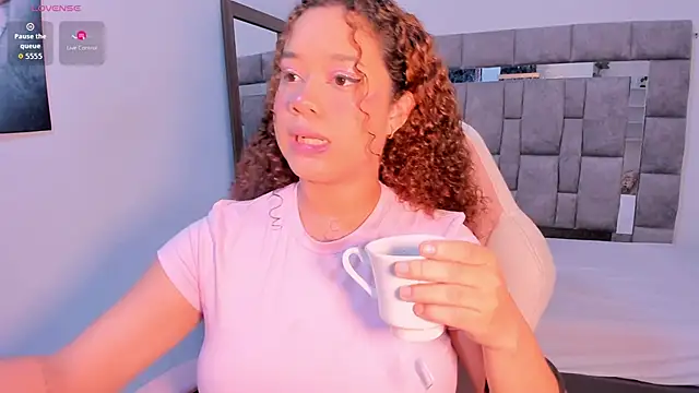 zulyjones online show from October 10, 12:37 pm