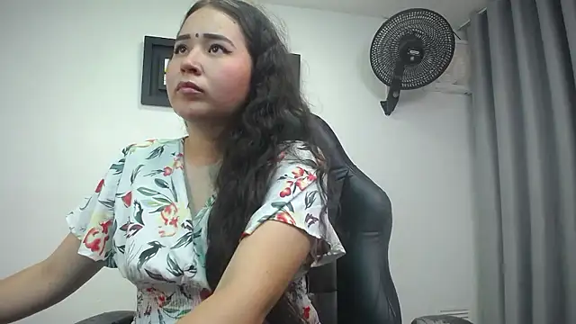 Snapshot of hushaima chatting on December 6, 6:06 pm hushaima online show from December 6, 6:06 pm