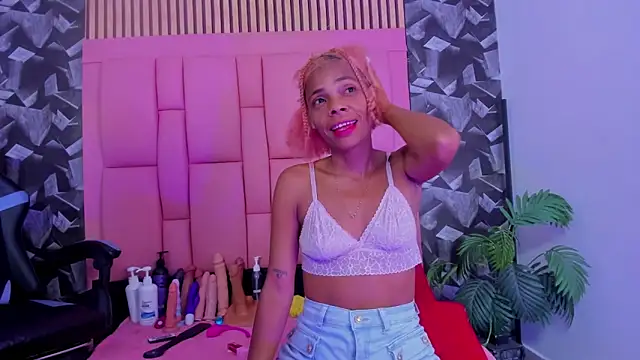 Brithanyslim online show from December 1, 12:54 pm