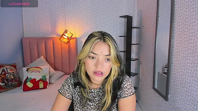 DENISERICHARD2 online show from December 4, 12:36 pm