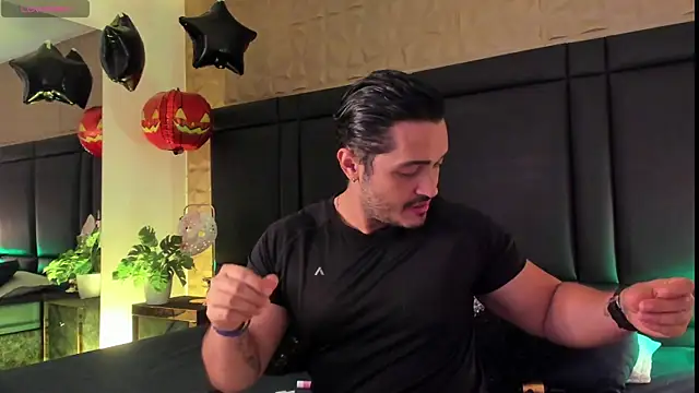 JossAckland online show from October 12, 7:46 pm