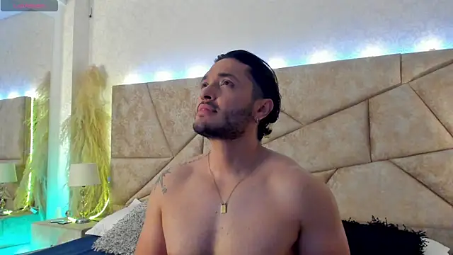 JossAckland online show from April 14, 8:04 pm