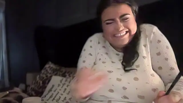 curvybabesx1 online show from October 14, 2:40 pm