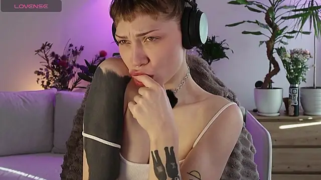 PaulaPratt online show from March 13, 5:25 am