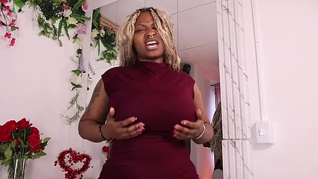 Snapshot of justnala_ chatting on February 19, 1:51 pm justnala online show from February 19, 1:51 pm