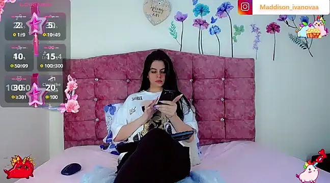Snapshot of Madisson_Ivanova chatting on December 13, 10:23 pm Madisson Ivanova online show from December 13, 10:23 pm
