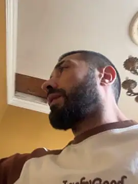 Snapshot of djtimka chatting on December 18, 5:57 am djtimka online show from December 18, 5:57 am