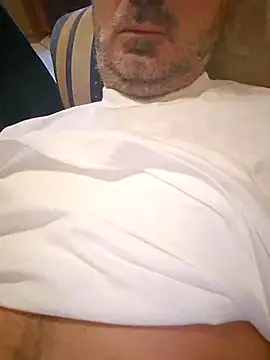 Snapshot of 1talianBeutifulCock chatting on November 22, 9:08 am 1talianBeutifulCock online show from November 22, 9:08 am