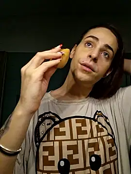 Snapshot of perla97 chatting on January 9, 2:09 pm perla97 online show from January 9, 2:09 pm