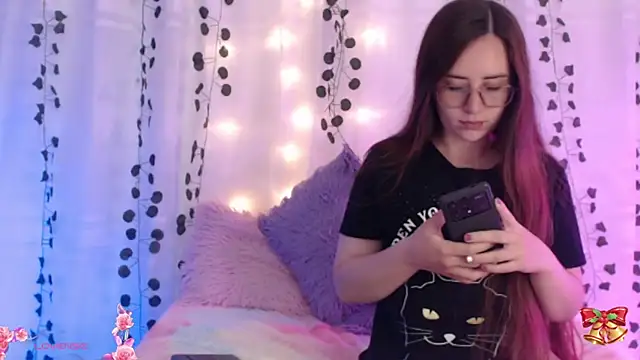 centaurigirl online show from December 31, 2:03 pm