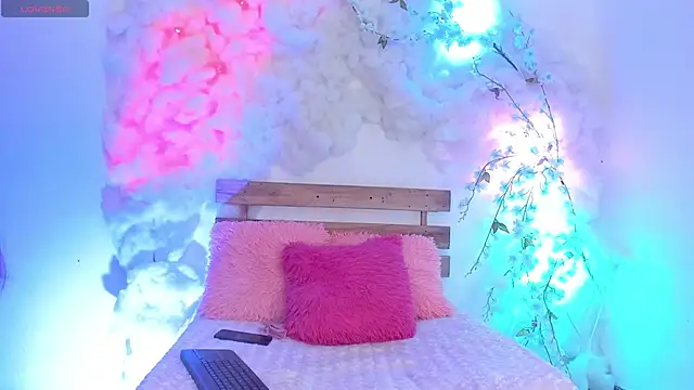 centaurigirl online show from February 4, 2:17 am