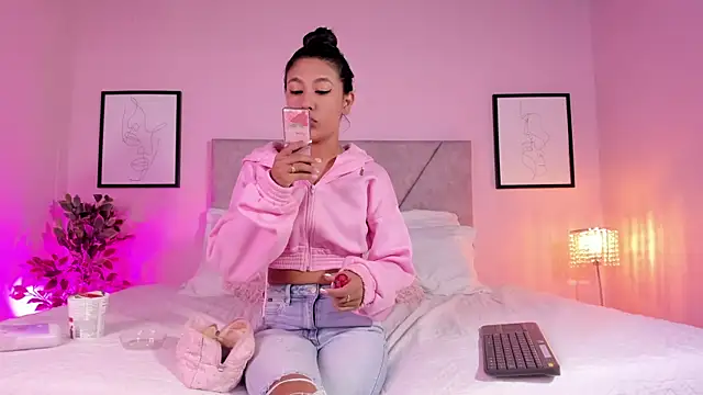 Emilyh  online show from April 16, 12:39 pm