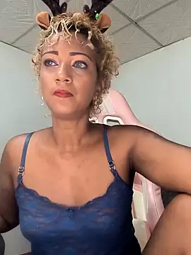 Amaliu  online show from December 14, 3:28 pm