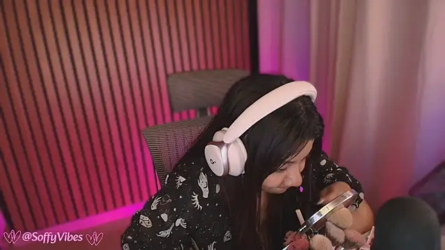 Snapshot of soffyvibes- chatting on February 17, 12:40 am soffyvibes- online show from February 17, 12:40 am