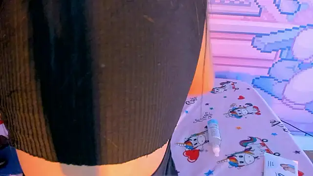 Snapshot of _18alice chatting on December 8, 8:41 am 18alice online show from December 8, 8:41 am