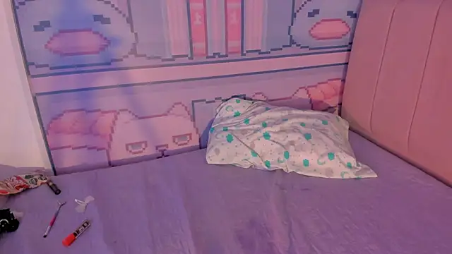 Snapshot of _18alice chatting on December 15, 9:13 am 18alice online show from December 15, 9:13 am