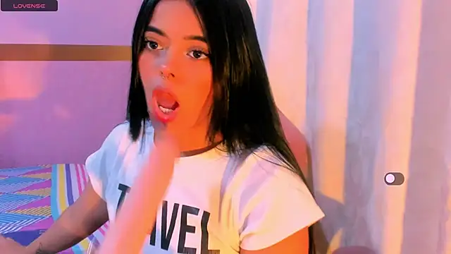 Snapshot of _18alice chatting on December 17, 2:23 am 18alice online show from December 17, 2:23 am