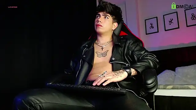 Snapshot of LyleBennett_ chatting on March 7, 11:51 am LyleBennett online show from March 7, 11:51 am