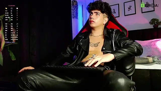 Snapshot of LyleBennett_ chatting on March 12, 12:11 pm LyleBennett online show from March 12, 12:11 pm