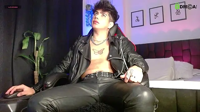 Snapshot of LyleBennett_ chatting on March 18, 1:58 pm LyleBennett online show from March 18, 1:58 pm