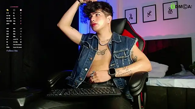 Snapshot of LyleBennett_ chatting on March 20, 12:43 pm LyleBennett online show from March 20, 12:43 pm