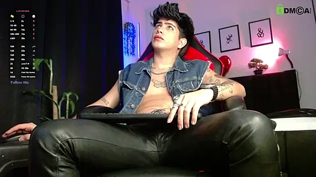 Snapshot of LyleBennett_ chatting on March 31, 11:43 am LyleBennett online show from March 31, 11:43 am