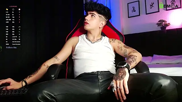 Snapshot of LyleBennett_ chatting on April 6, 10:38 am LyleBennett online show from April 6, 10:38 am