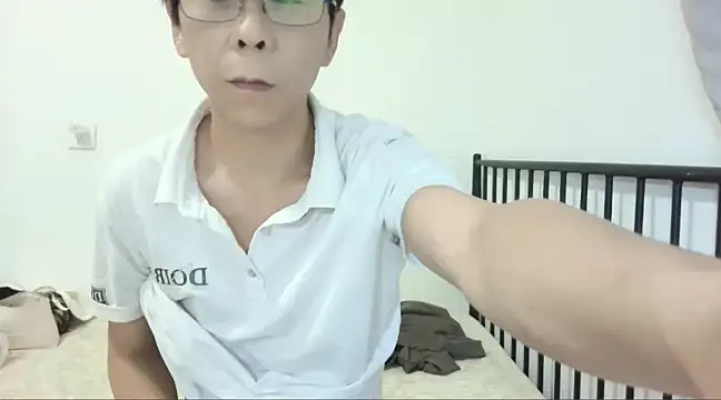 Snapshot of TGH521 chatting on December 20, 9:06 pm TGH521 online show from December 20, 9:06 pm