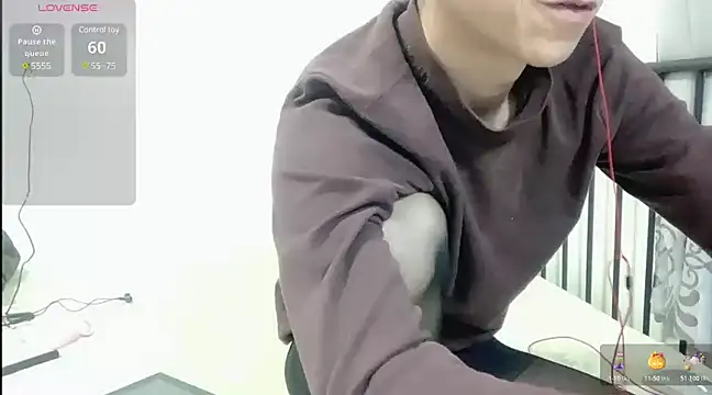 Snapshot of TGH521 chatting on December 28, 9:51 pm TGH521 online show from December 28, 9:51 pm