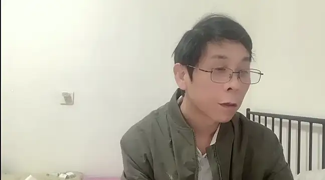 Snapshot of TGH521 chatting on January 6, 3:53 am TGH521 online show from January 6, 3:53 am