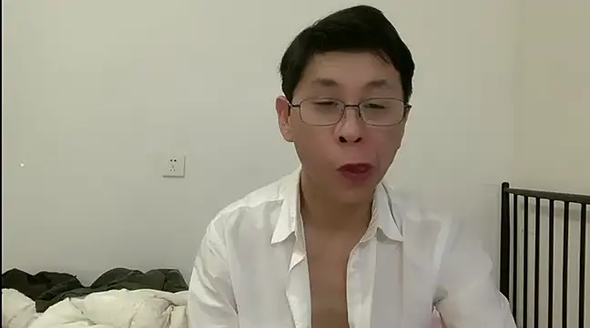 Snapshot of TGH521 chatting on January 8, 3:51 am TGH521 online show from January 8, 3:51 am