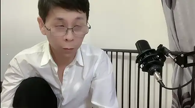 Snapshot of TGH521 chatting on January 8, 2:35 pm TGH521 online show from January 8, 2:35 pm