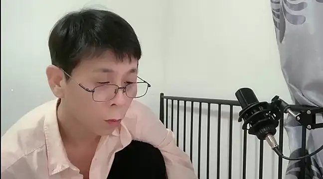 Snapshot of TGH521 chatting on January 9, 7:10 am TGH521 online show from January 9, 7:10 am