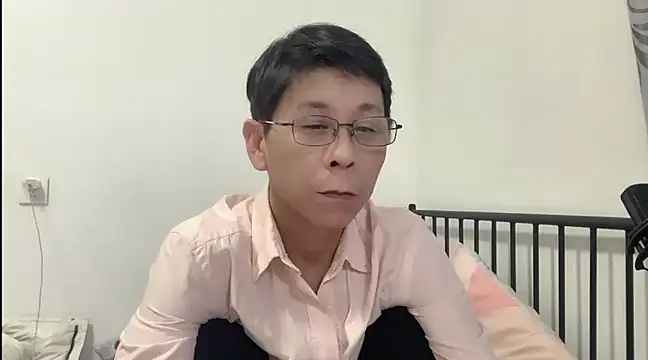 Snapshot of TGH521 chatting on January 9, 10:20 am TGH521 online show from January 9, 10:20 am