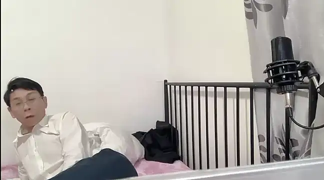 Snapshot of TGH521 chatting on January 10, 1:52 pm TGH521 online show from January 10, 1:52 pm