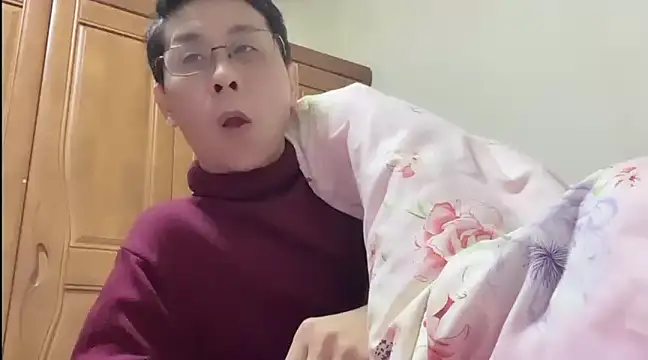 Snapshot of TGH521 chatting on January 16, 1:04 pm TGH521 online show from January 16, 1:04 pm