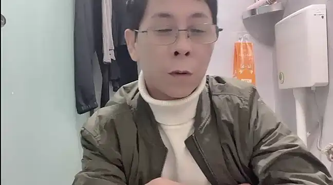 Snapshot of TGH521 chatting on January 22, 5:59 am TGH521 online show from January 22, 5:59 am