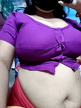 Snapshot of BERRY_00 chatting on November 25, 10:04 am BERRY 00 online show from November 25, 10:04 am