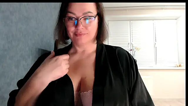 Nora Star online show from April 13, 5:40 pm