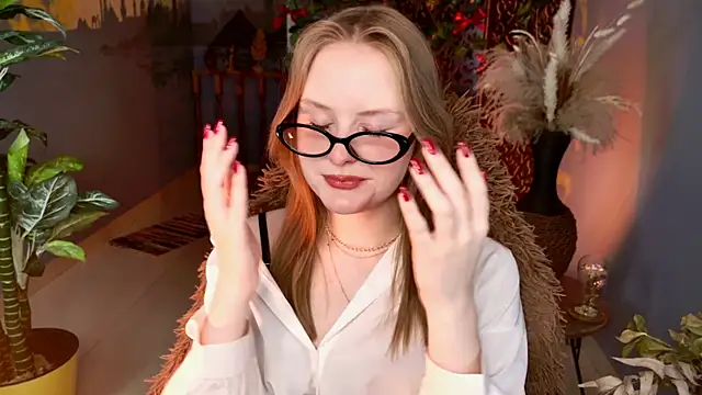 VivienLeeigh online show from March 13, 5:25 am